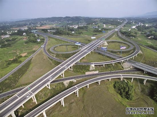 高速公路互通立交桥。 高速公路互通立交桥。